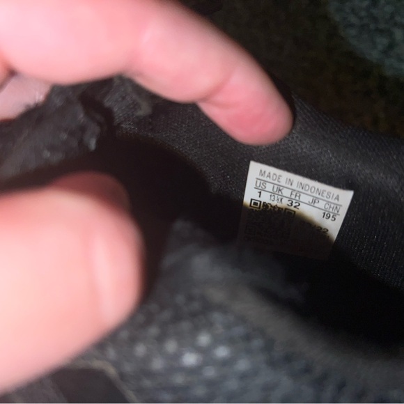 Adidas black tennis shoes size 1 - Picture 4 of 4